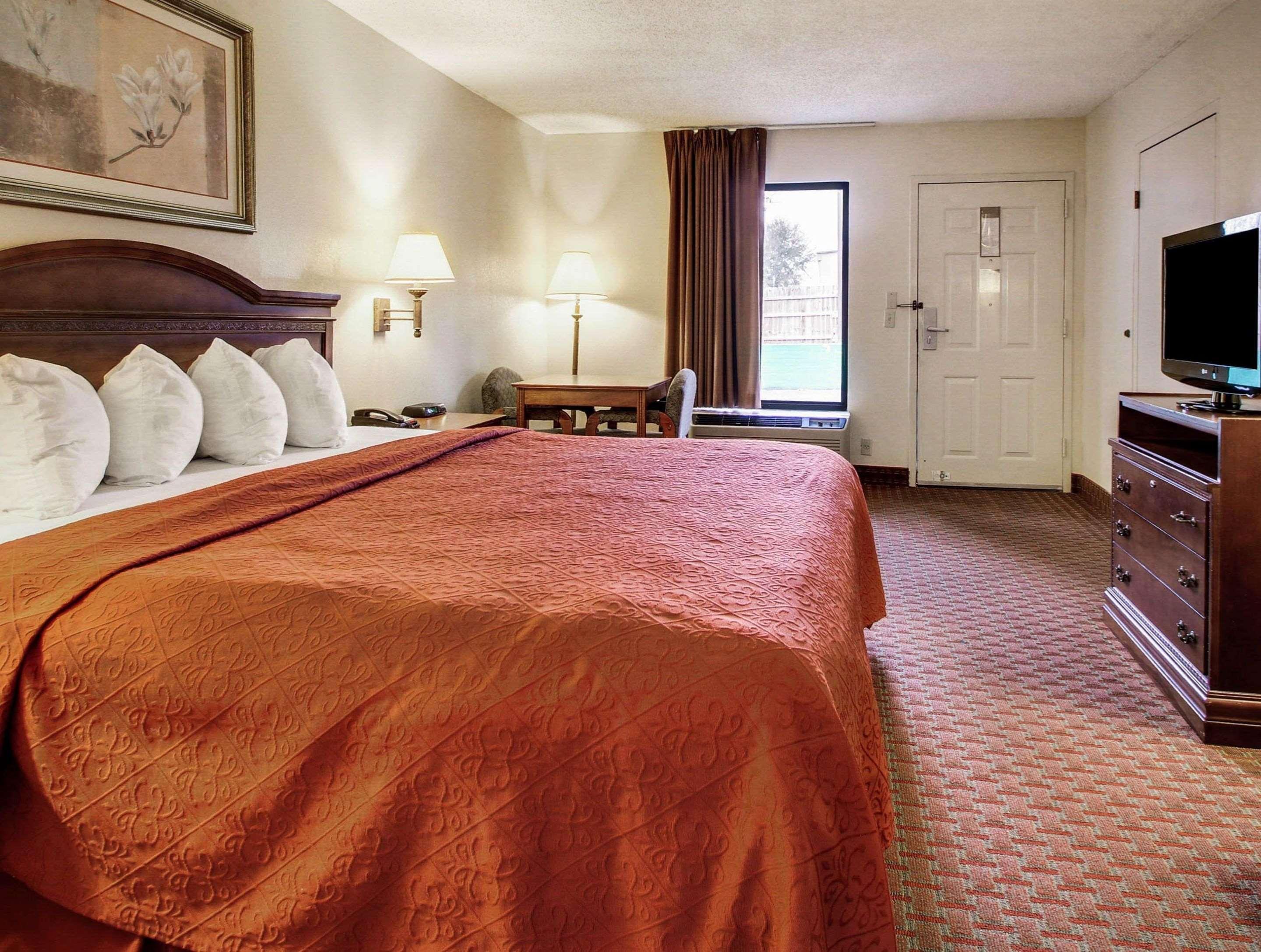 Quality Inn & Suites Clinton Extérieur photo