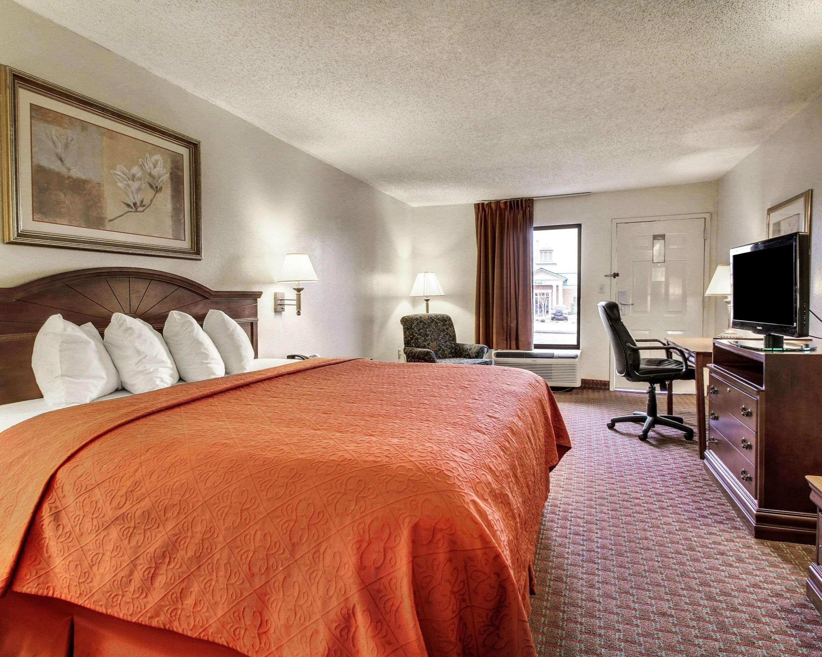 Quality Inn & Suites Clinton Extérieur photo