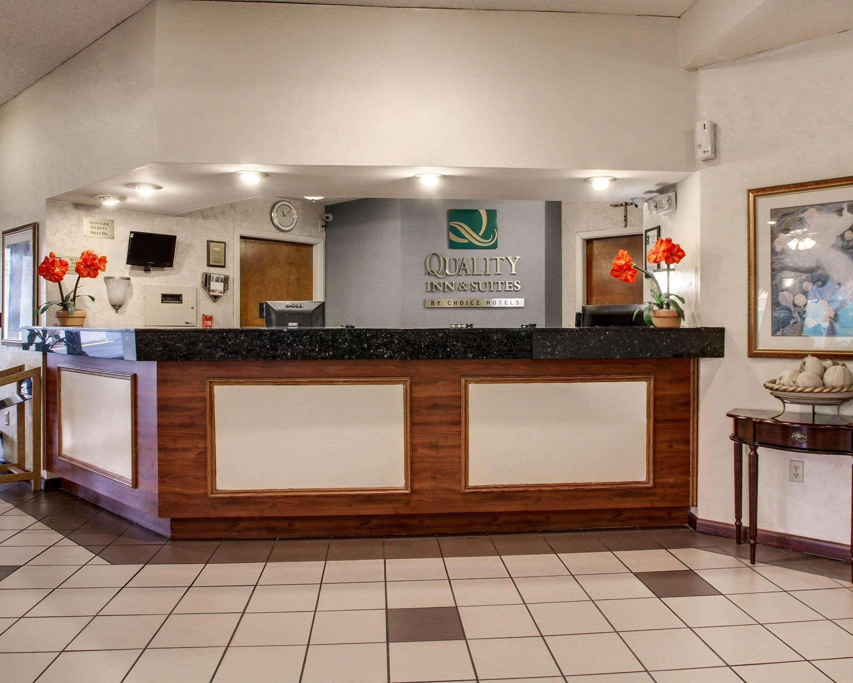 Quality Inn & Suites Clinton Extérieur photo