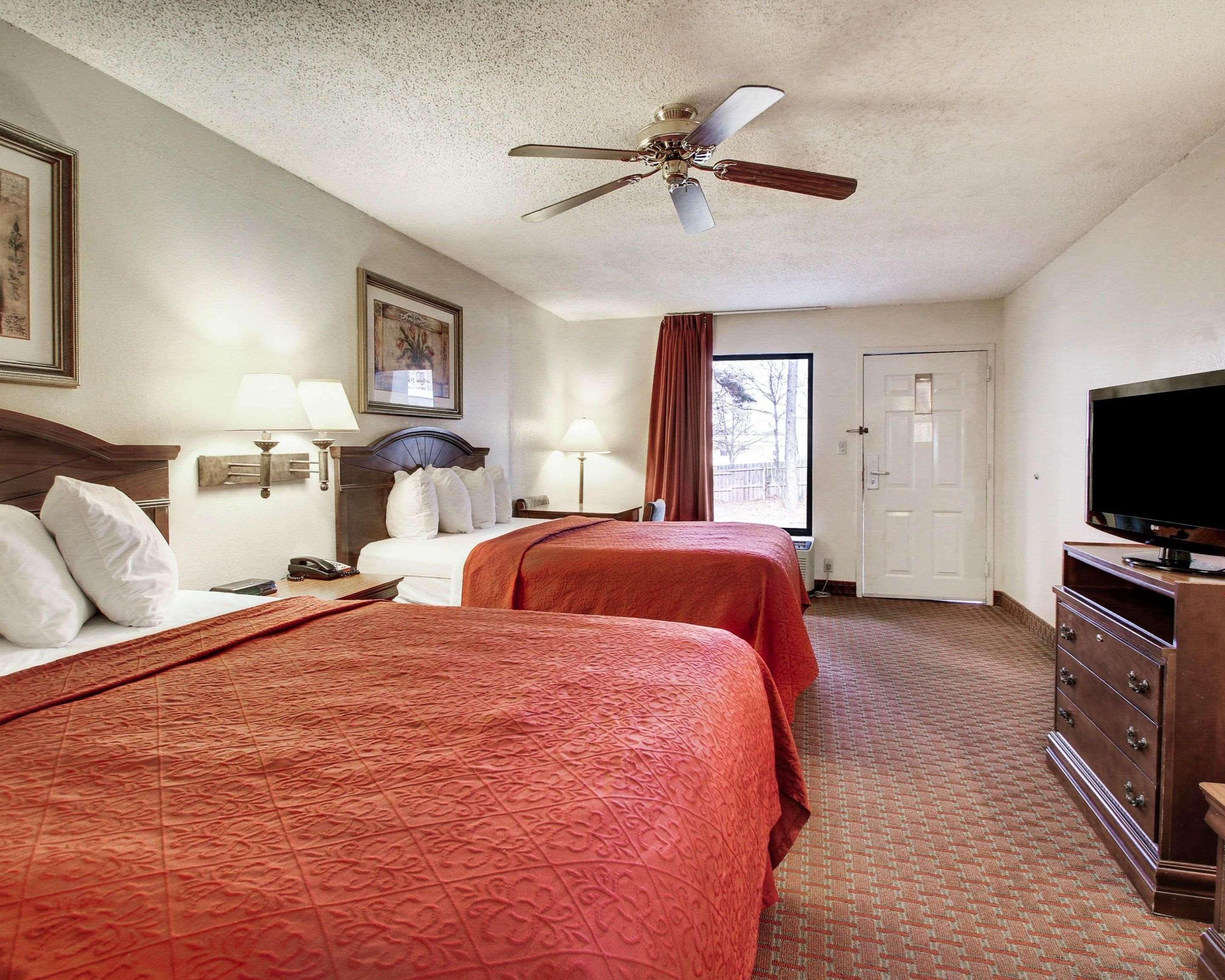 Quality Inn & Suites Clinton Extérieur photo
