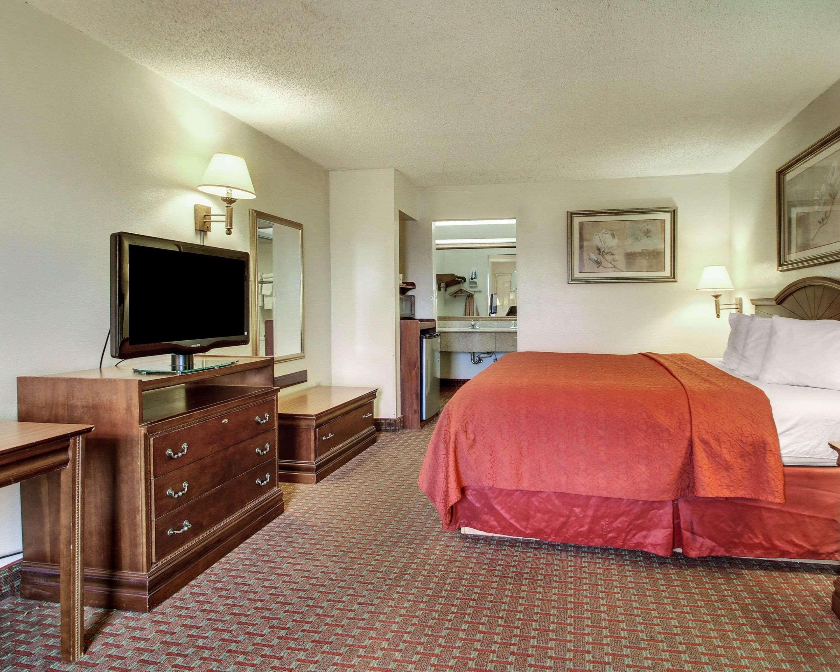 Quality Inn & Suites Clinton Extérieur photo